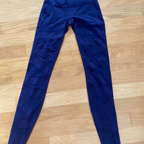 Wunder Under Pant HR Tech Mesh in Hero Blue - Picture 4 of 6